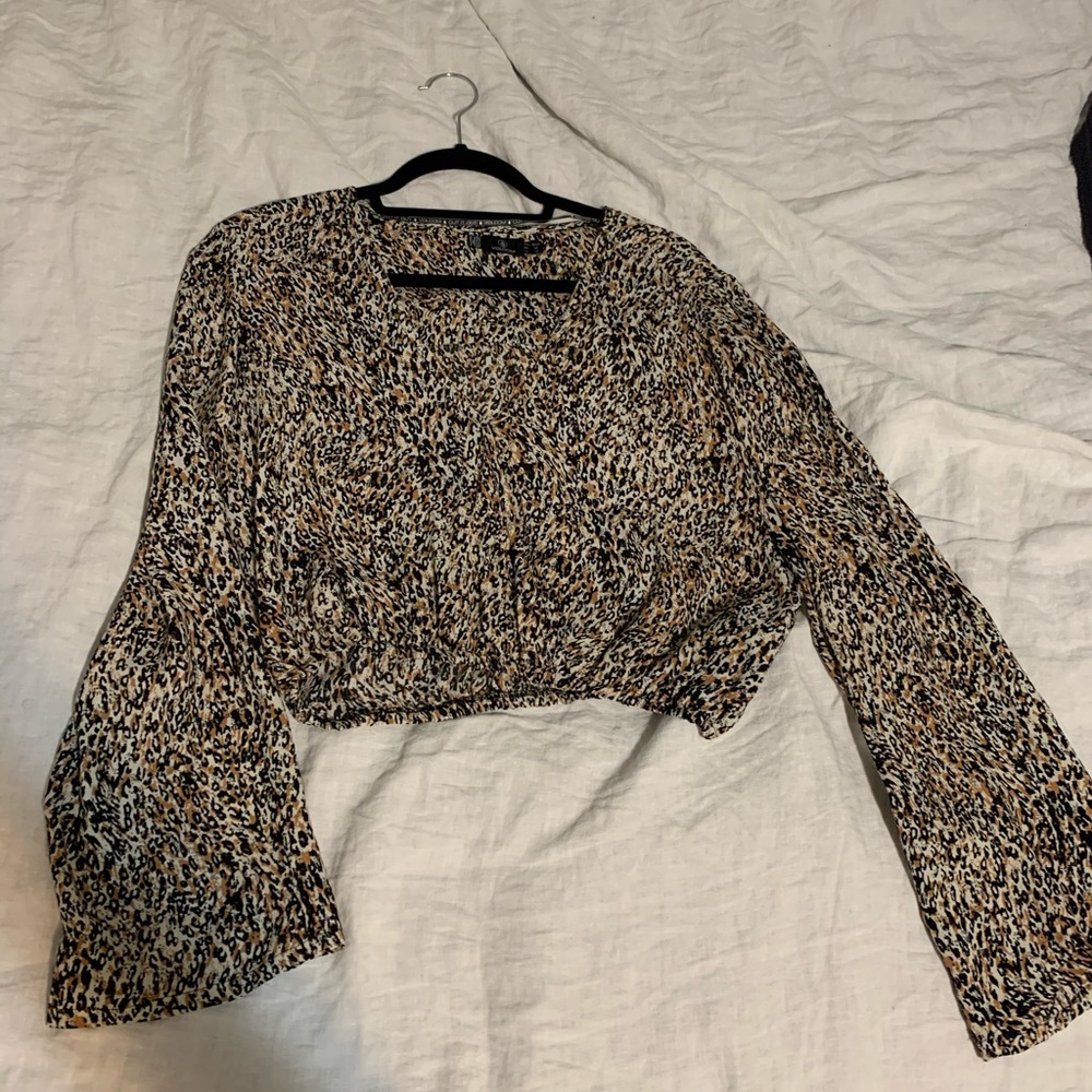 Cropped flare sleeve leopard print wrap top